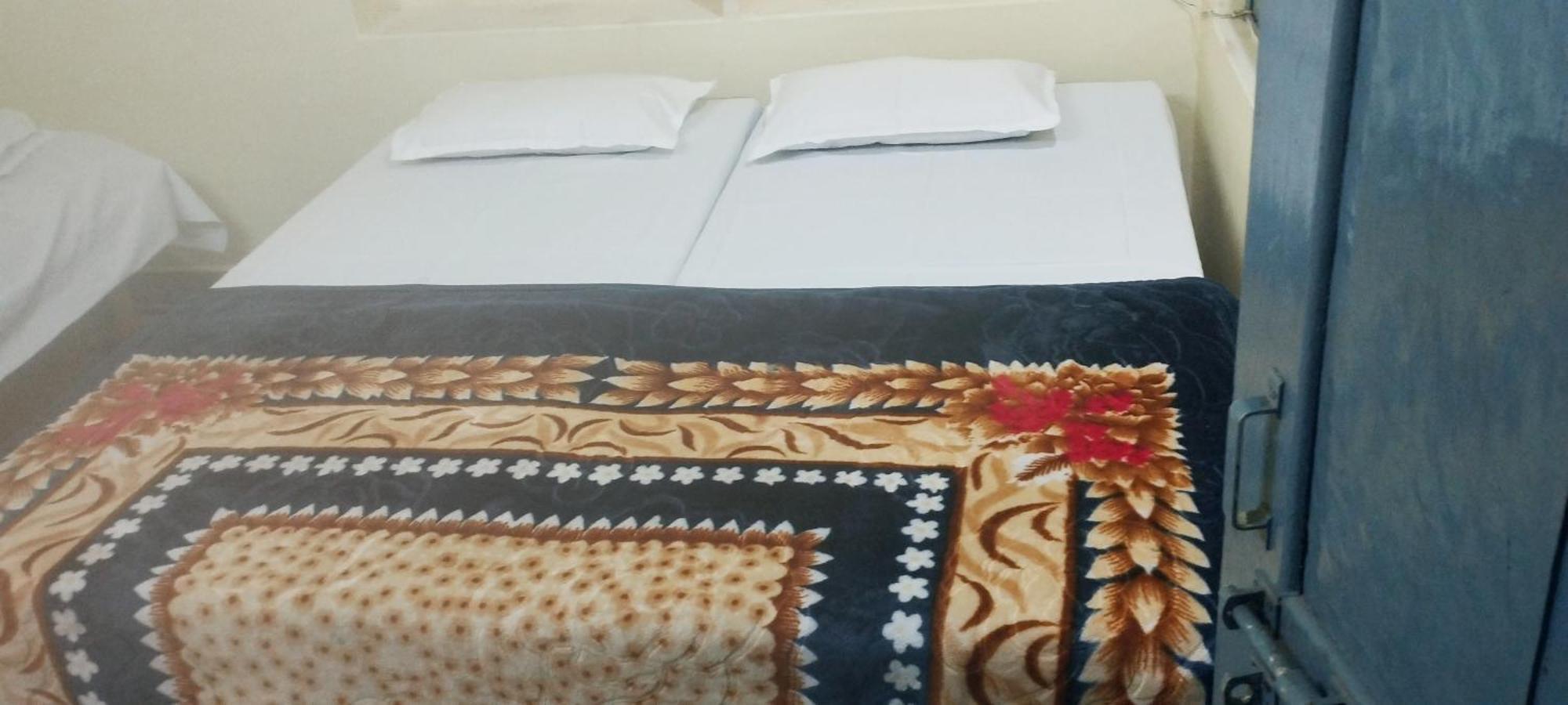 Sri Viswanatham Guest house *