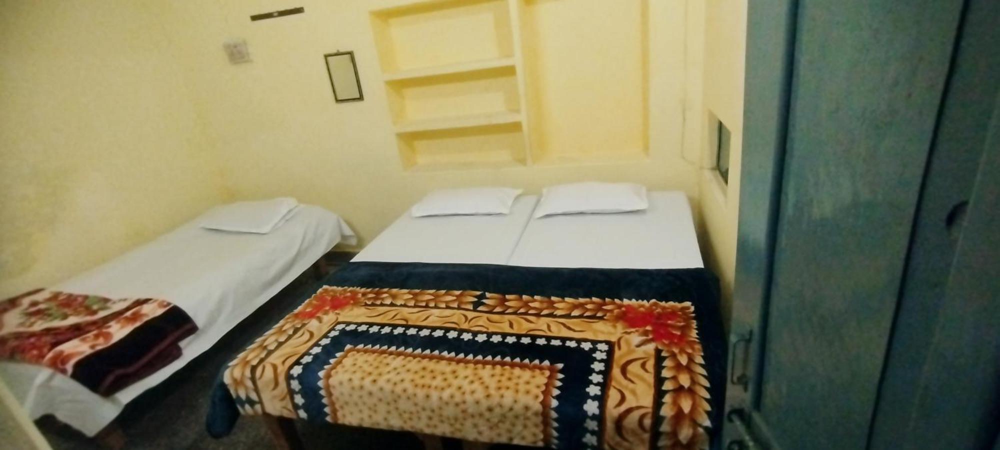 Sri Viswanatham Guest house Varanasi
